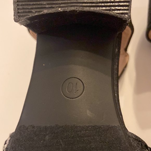 Black strapped Heals - Picture 3 of 4